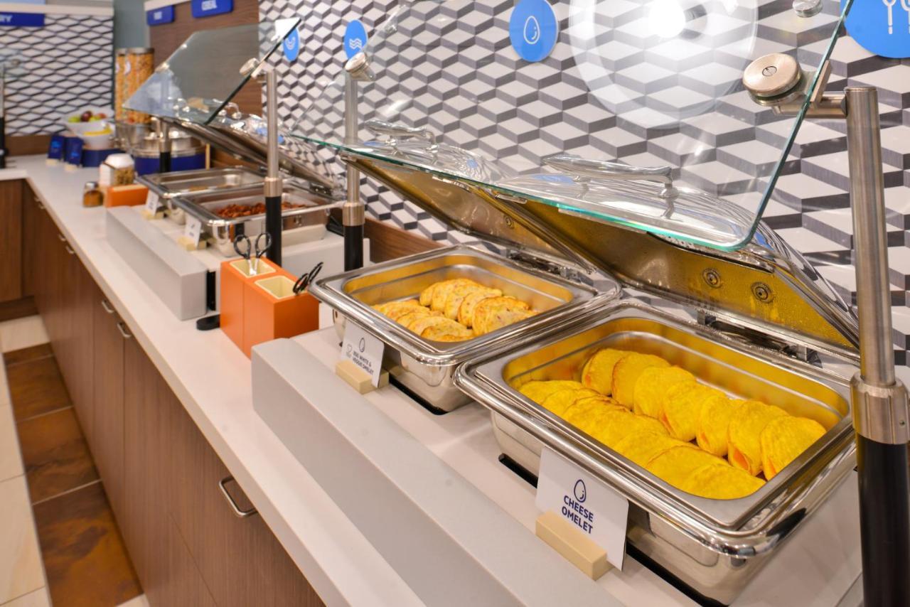 Holiday Inn Express Asheville Woodfin By Ihg Bagian luar foto