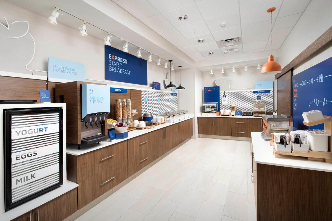 Holiday Inn Express Asheville Woodfin By Ihg Bagian luar foto