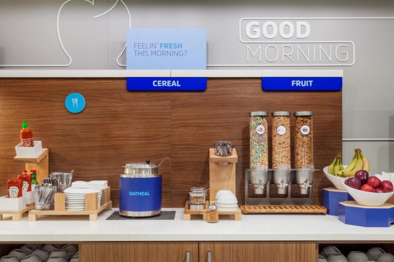 Holiday Inn Express Asheville Woodfin By Ihg Bagian luar foto